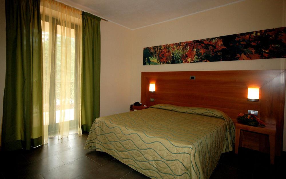Hotel Langhe & Monferrato Костильоле-д'Астри Экстерьер фото