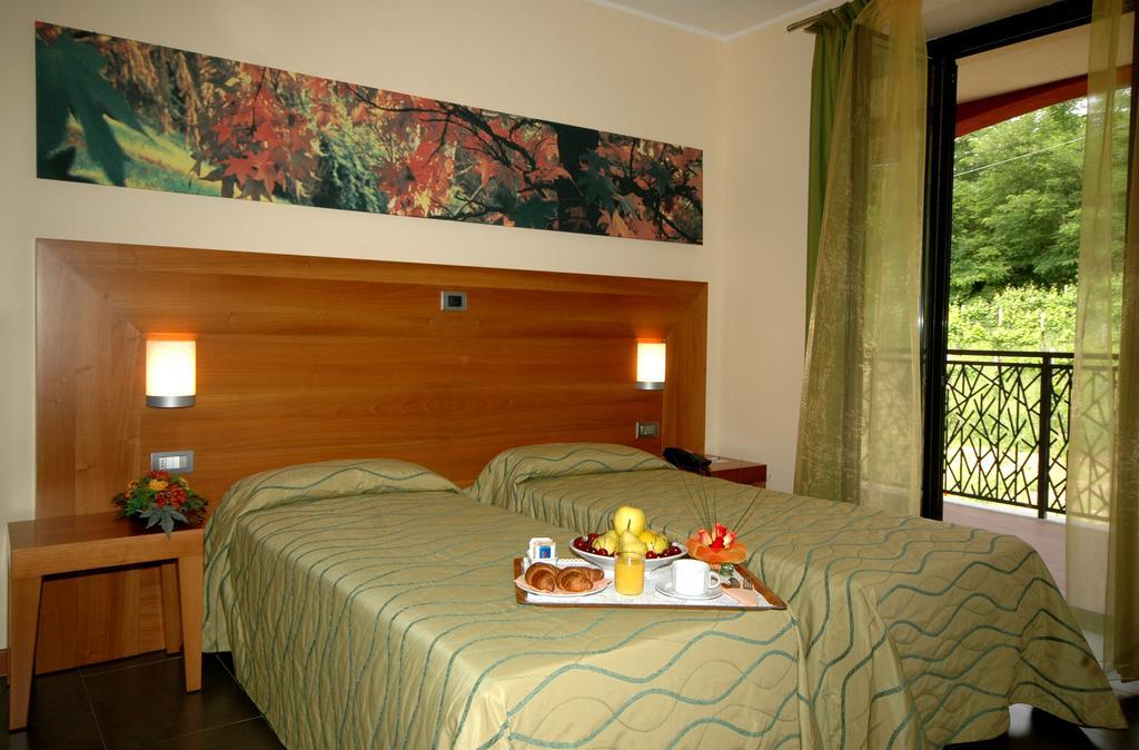 Hotel Langhe & Monferrato Костильоле-д'Астри Экстерьер фото