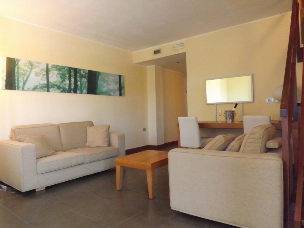 Hotel Langhe & Monferrato Костильоле-д'Астри Экстерьер фото