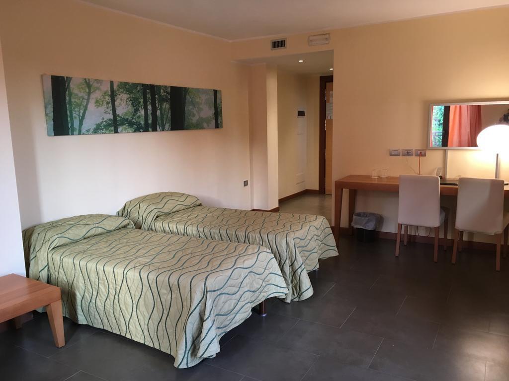 Hotel Langhe & Monferrato Костильоле-д'Астри Экстерьер фото