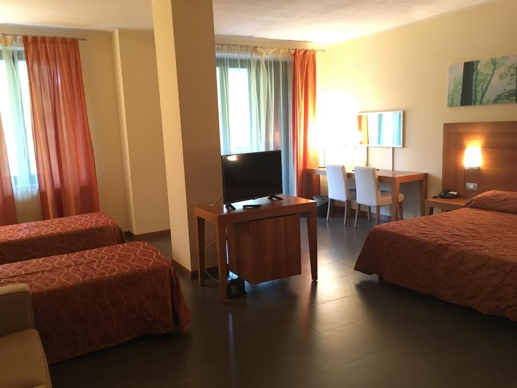 Hotel Langhe & Monferrato Костильоле-д'Астри Экстерьер фото