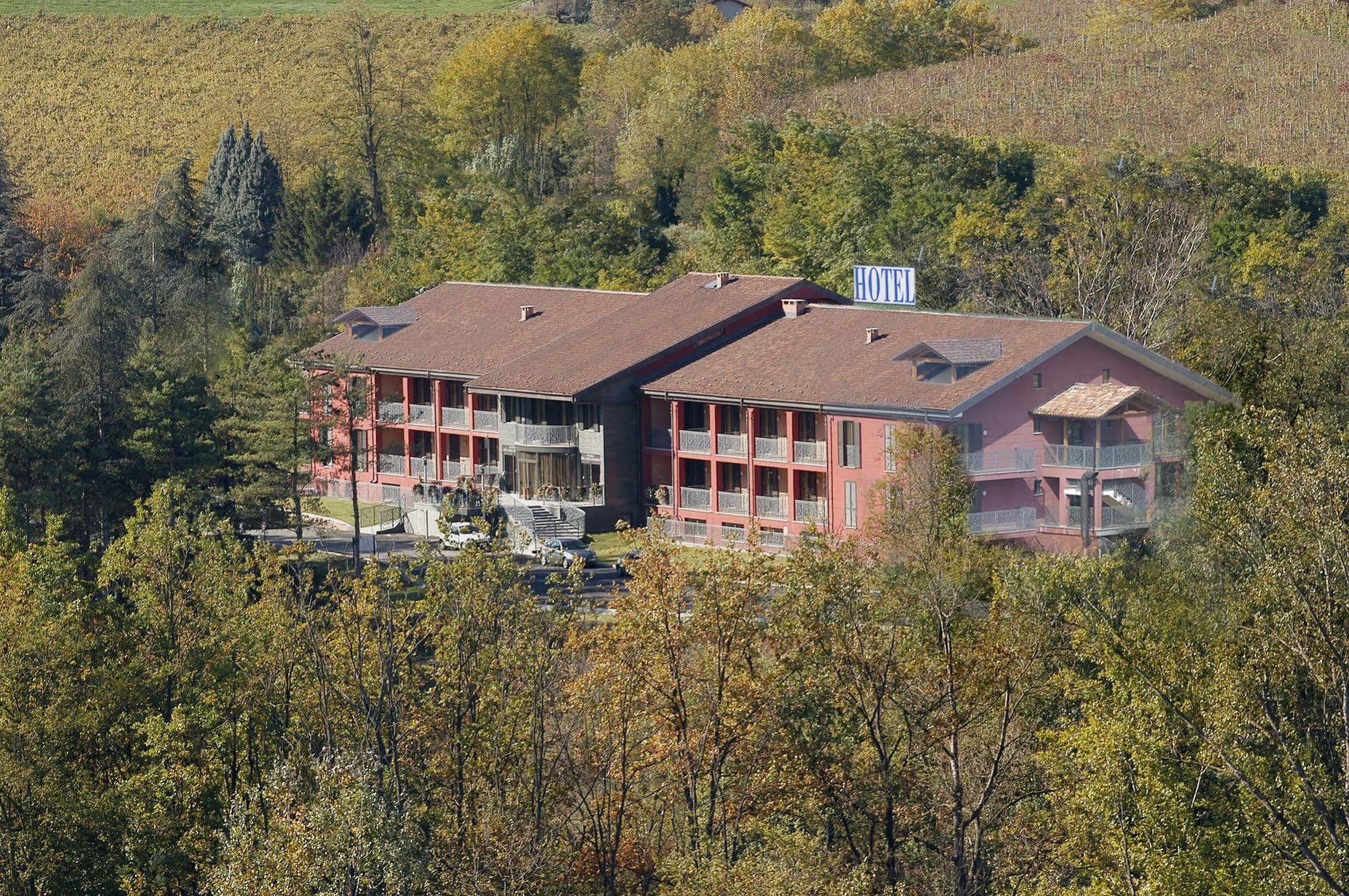 Hotel Langhe & Monferrato Костильоле-д'Астри Экстерьер фото
