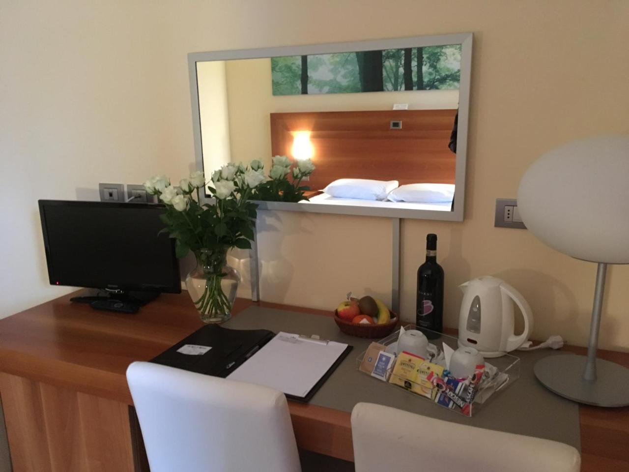 Hotel Langhe & Monferrato Костильоле-д'Астри Экстерьер фото