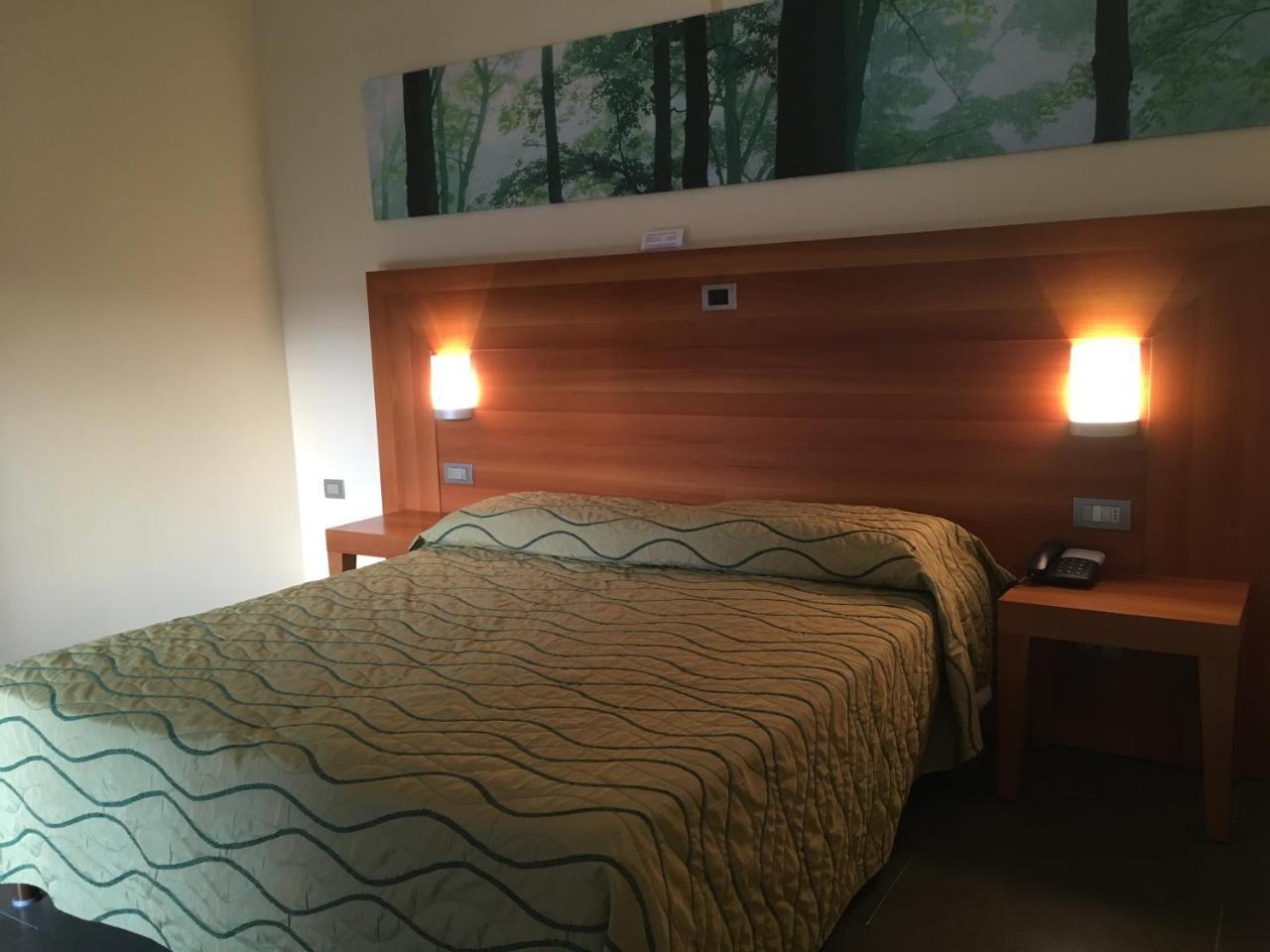 Hotel Langhe & Monferrato Костильоле-д'Астри Экстерьер фото